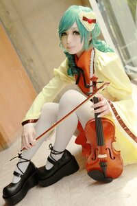 Rating: Safe Score: 0 Tags: 1girl acoustic_guitar black_footwear bow_(instrument) electric_guitar guitar hatsune_miku holding_instrument instrument kanaria music pantyhose photo playing_instrument plectrum realistic shoes sitting solo violin white_legwear User: admin