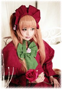 Rating: Safe Score: 0 Tags: 1girl blonde_hair bonnet bow flower hat lips long_hair long_sleeves looking_at_viewer pink_flower pink_rose red_flower red_rose rose shinku solo upper_body User: admin