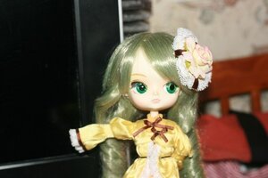 Rating: Safe Score: 0 Tags: 1girl blurry blurry_foreground depth_of_field doll dress flower green_eyes green_hair hair_ornament kanaria photo solo User: admin