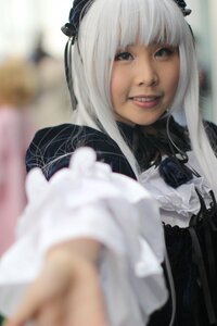 Rating: Safe Score: 0 Tags: 1girl 3d blurry blurry_background blurry_foreground depth_of_field flower frills hat looking_at_viewer photo rose smile solo suigintou white_rose User: admin