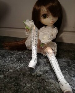 Rating: Safe Score: 0 Tags: 1girl bangs black_eyes black_hair bouquet closed_mouth doll flower hair_over_one_eye kirakishou long_sleeves looking_at_viewer plant solo upper_body white_flower User: admin