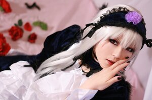 Rating: Safe Score: 0 Tags: 1girl black_nails blurry depth_of_field flower hairband long_sleeves nail_polish red_flower red_nails red_rose rose solo suigintou User: admin