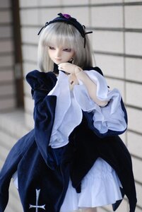 Rating: Safe Score: 0 Tags: 1girl 3d blurry blurry_background depth_of_field doll dress frills hairband indoors long_hair long_sleeves looking_at_viewer photo silver_hair sliding_doors solo suigintou User: admin