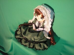 Rating: Safe Score: 0 Tags: 1girl auto_tagged bangs brown_hair doll dress frills green_background green_dress heterochromia lolita_fashion long_hair long_sleeves sitting solo suiseiseki User: admin