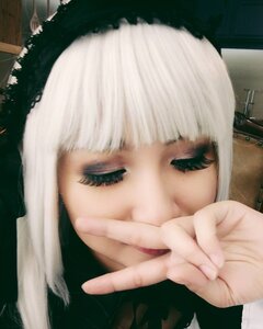 Rating: Safe Score: 0 Tags: 1girl bangs blunt_bangs portrait solo suigintou white_hair User: admin