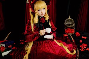 Rating: Safe Score: 0 Tags: 1girl blonde_hair blue_eyes cup curtains dress flower long_hair red_dress red_flower rose shinku solo teacup User: admin