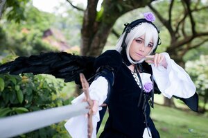 Rating: Safe Score: 0 Tags: 1girl 3d blurry blurry_background blurry_foreground depth_of_field flower gothic_lolita hairband looking_at_viewer outdoors outstretched_arm rose solo suigintou white_hair wings User: admin