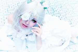 Rating: Safe Score: 0 Tags: 1girl blurry building depth_of_field dove dress feathers flower kirakishou lips looking_at_viewer solo white_flower white_hair white_theme yellow_eyes User: admin