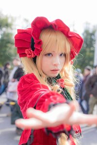 Rating: Safe Score: 0 Tags: 1girl bangs blonde_hair blue_eyes blurry blurry_background blurry_foreground depth_of_field flower hat lips looking_at_viewer photo realistic shinku solo solo_focus upper_body User: admin