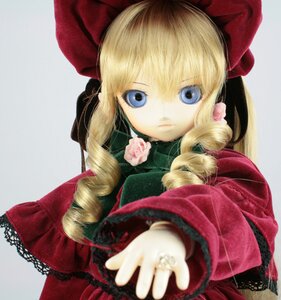Rating: Safe Score: 0 Tags: 1girl blonde_hair blue_eyes bow doll drill_hair flower foreshortening hair_bow long_hair long_sleeves looking_at_viewer outstretched_arm outstretched_hand pink_rose rose shinku simple_background solo upper_body User: admin