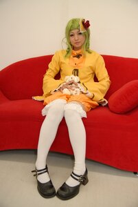 Rating: Safe Score: 0 Tags: 1girl couch crossed_legs green_hair hair_ornament kanaria pantyhose shoes sitting solo white_legwear User: admin