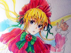 Rating: Safe Score: 0 Tags: 1girl bangs blonde_hair blue_eyes capelet dress flower green_bow green_neckwear image long_hair long_sleeves looking_at_viewer marker_(medium) red_capelet ribbon rose shinku solo traditional_media upper_body User: admin