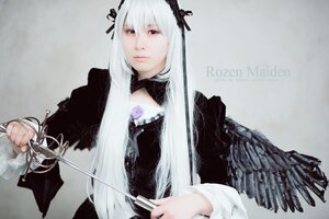 Rating: Safe Score: 0 Tags: 1girl black_dress black_wings closed_mouth dress feathered_wings feathers flower grey_background hairband holding jewelry long_hair long_sleeves looking_at_viewer ribbon rose silver_hair simple_background solo suigintou upper_body wings User: admin