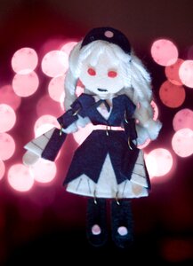 Rating: Safe Score: 0 Tags: 1girl danmaku doll dress hat long_hair looking_at_viewer moon multicolored nurse_cap red_eyes red_moon solo suigintou User: admin