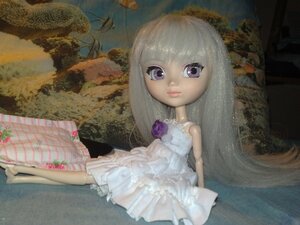 Rating: Safe Score: 0 Tags: 1girl doll dress frills long_hair purple_eyes sitting solo suigintou white_dress User: admin