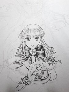 Rating: Safe Score: 0 Tags: 1girl auto_tagged bow cape capelet flower greyscale holding image long_hair long_sleeves looking_at_viewer monochrome rose shinku solo traditional_media upper_body User: admin