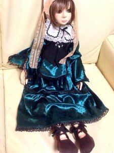 Rating: Safe Score: 0 Tags: 1girl auto_tagged bangs brown_hair closed_mouth doll dress frills lace long_sleeves looking_at_viewer photo short_hair sitting solo suiseiseki User: admin