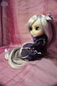 Rating: Safe Score: 0 Tags: 1girl barasuishou black_dress doll dress frills long_hair long_sleeves silver_hair solo very_long_hair yellow_eyes User: admin