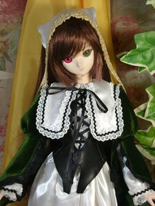 Rating: Safe Score: 0 Tags: 1girl brown_hair doll dress frills green_eyes heterochromia long_hair long_sleeves looking_at_viewer red_eyes solo suiseiseki traditional_media User: admin