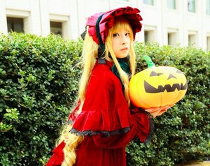 Rating: Safe Score: 0 Tags: 1girl blonde_hair blurry bonnet bow building capelet depth_of_field dress house jack-o'-lantern long_hair long_sleeves looking_at_viewer red_dress shinku solo User: admin