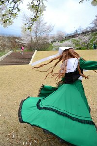 Rating: Safe Score: 0 Tags: 1girl blonde_hair brown_hair dress green_dress head_scarf long_hair outdoors solo suiseiseki tree User: admin