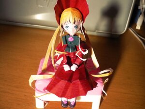 Rating: Safe Score: 0 Tags: 1girl blonde_hair blue_eyes bonnet bow bowtie doll dress flower hat long_hair long_sleeves looking_at_viewer photo pink_rose red_dress rose shinku sitting solo suitcase twintails very_long_hair User: admin
