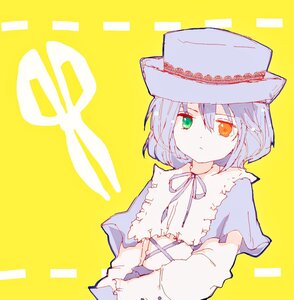 Rating: Safe Score: 0 Tags: 1girl capelet hat heterochromia image long_sleeves looking_at_viewer red_eyes ribbon short_hair simple_background solo souseiseki upper_body yellow_background User: admin
