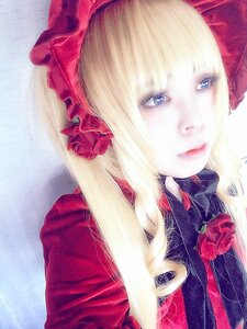 Rating: Safe Score: 0 Tags: 1girl blonde_hair blue_eyes eyelashes flower lips long_hair pink_rose red_flower red_rose rose shinku solo User: admin