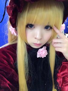 Rating: Safe Score: 0 Tags: 1girl bangs blonde_hair blue_eyes flower hat lips long_hair looking_at_viewer rose shinku solo User: admin