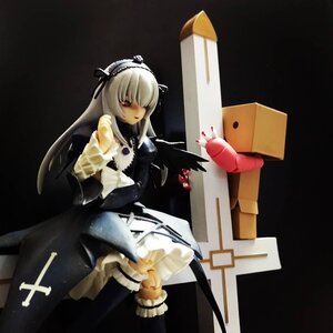 Rating: Safe Score: 0 Tags: 1girl box doll dress frills hairband long_hair long_sleeves solo suigintou User: admin