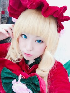 Rating: Safe Score: 0 Tags: 1girl bangs blonde_hair blue_eyes bow flower hat lips looking_at_viewer nail_polish photo portrait realistic shinku smile solo upper_body User: admin