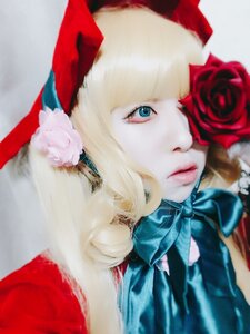 Rating: Safe Score: 0 Tags: 1girl blonde_hair blue_eyes blurry bow depth_of_field flower hat lips portrait red_flower red_rose ribbon rose shinku solo User: admin