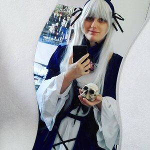 Rating: Safe Score: 0 Tags: 1girl 3d cellphone holding phone photo realistic solo suigintou User: admin