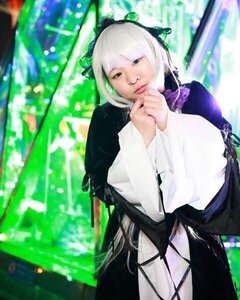 Rating: Safe Score: 0 Tags: 1girl bangs black_eyes blurry closed_mouth depth_of_field headgear lips long_sleeves looking_at_viewer solo suigintou white_hair User: admin