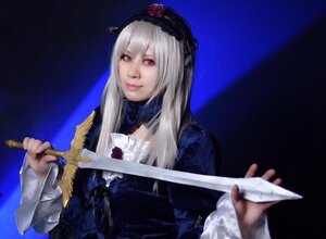 Rating: Safe Score: 0 Tags: 1girl 3d blue_background dress flower gothic_lolita hairband holding holding_sword holding_weapon lips long_hair long_sleeves looking_at_viewer red_eyes rose silver_hair smile solo suigintou sword upper_body weapon User: admin