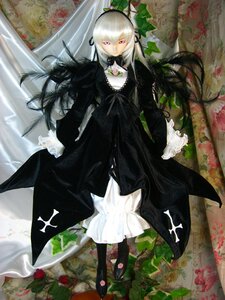 Rating: Safe Score: 0 Tags: 1girl black_dress doll dress flower frills hairband long_hair long_sleeves pink_eyes rose silver_hair solo standing suigintou wings User: admin