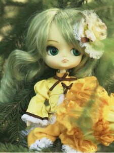 Rating: Safe Score: 0 Tags: 1girl doll dress flower grass green_eyes green_hair hair_flower hair_ornament kanaria long_hair long_sleeves looking_at_viewer outdoors puffy_sleeves solo swept_bangs yellow_dress User: admin