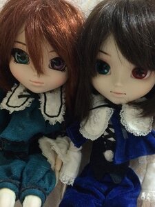 Rating: Safe Score: 0 Tags: 2girls bangs blue_dress blue_eyes brown_hair closed_mouth doll dress frills fur_trim long_hair long_sleeves looking_at_viewer multiple_dolls multiple_girls smile tagme upper_body User: admin