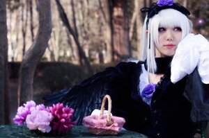 Rating: Safe Score: 0 Tags: 1girl 3d blurry blurry_background bouquet depth_of_field dress flower gothic_lolita lolita_fashion long_hair photo solo suigintou white_hair wings User: admin