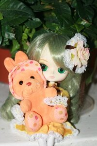 Rating: Safe Score: 0 Tags: 1girl blurry depth_of_field doll flower green_eyes green_hair hair_ornament kanaria looking_at_viewer solo stuffed_animal teddy_bear User: admin