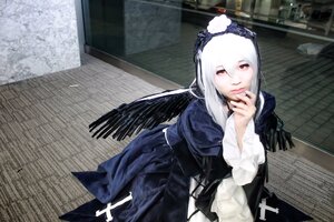 Rating: Safe Score: 0 Tags: 1girl black_dress black_wings closed_mouth dress feathered_wings frills hairband long_hair long_sleeves looking_at_viewer photo red_eyes solo suigintou wings User: admin