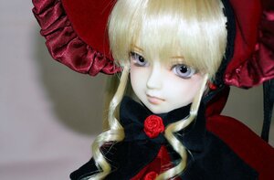 Rating: Safe Score: 0 Tags: 1girl bangs blonde_hair blue_eyes bonnet bow doll eyelashes flower lips looking_at_viewer portrait red_flower red_rose rose shinku solo User: admin