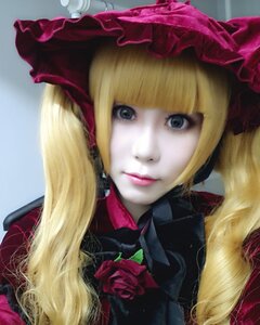 Rating: Safe Score: 0 Tags: 1girl bangs blonde_hair blue_eyes blunt_bangs closed_mouth eyelashes flower hat lips long_hair looking_at_viewer pink_rose red_flower red_rose rose shinku smile solo twintails User: admin