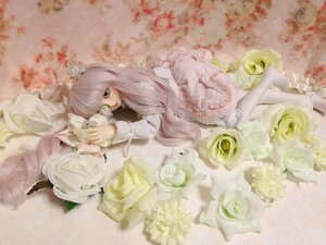 Rating: Safe Score: 0 Tags: 1girl doll dress flower frills kirakishou long_hair rose solo white_rose User: admin