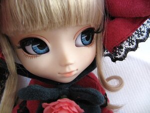 Rating: Safe Score: 0 Tags: 1girl bangs blonde_hair blue_eyes bow closed_mouth doll face flower hair_bow lips long_hair looking_at_viewer portrait red_flower rose shinku smile solo User: admin