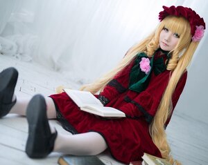 Rating: Safe Score: 0 Tags: 1girl black_footwear blonde_hair blue_eyes blurry book boots depth_of_field dress flower lips long_hair looking_at_viewer red_dress rose shinku sitting solo User: admin