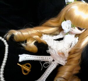 Rating: Safe Score: 0 Tags: 1girl bangs black_background doll dress flower kirakishou long_hair rose sitting solo very_long_hair User: admin