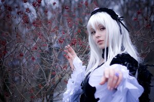 Rating: Safe Score: 0 Tags: 1girl black_dress black_ribbon blood blurry blurry_foreground depth_of_field dress flower frills hairband lolita_fashion long_hair long_sleeves ribbon solo suigintou white_hair wings User: admin