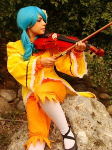 Rating: Safe Score: 0 Tags: 1girl blue_hair bow_(instrument) instrument kanaria long_hair music playing_instrument solo violin User: admin