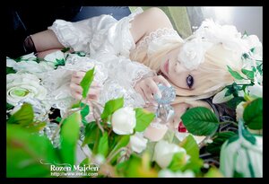 Rating: Safe Score: 0 Tags: 1girl bare_shoulders black_border blonde_hair blue_eyes blurry depth_of_field dress flower frills kirakishou lace leaf letterboxed lips looking_at_viewer one_eye_covered pillarboxed plant sitting solo white_dress white_flower User: admin